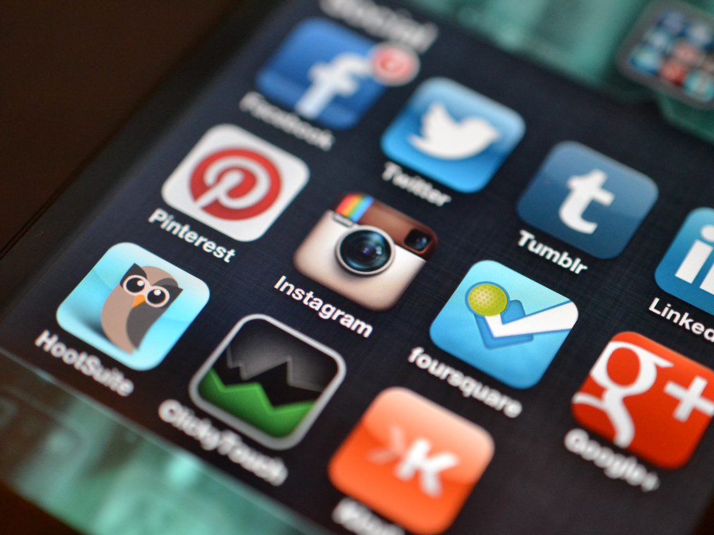 How to locate a person online totally free: 7 tested methods